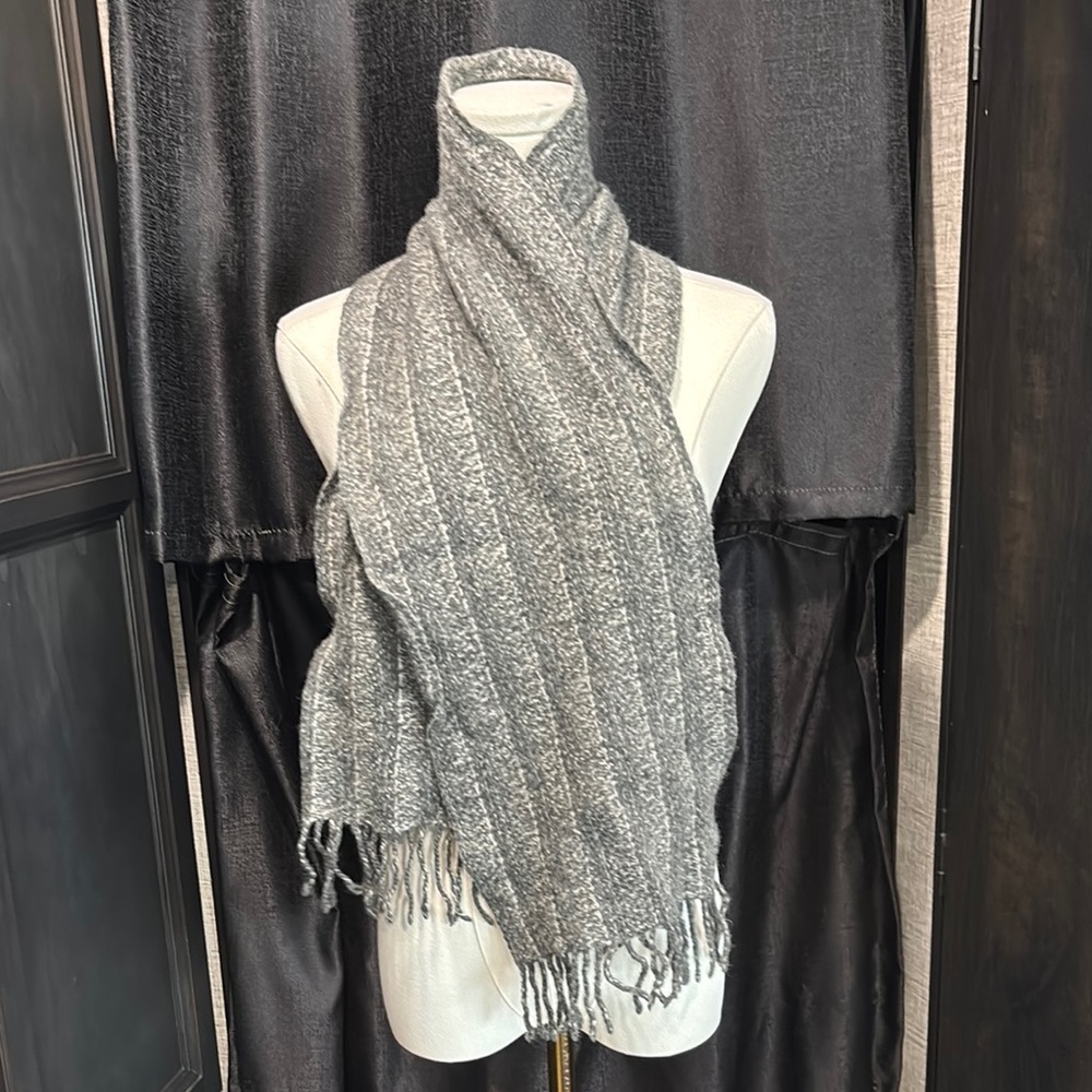 Perry Ellis Gray Heathered Wool Scarf